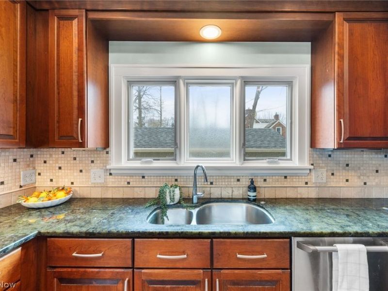 2135 Riverside Drive , Lakewood, OH 44107 Photo 15