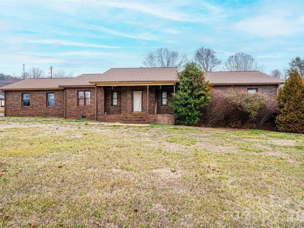 7141 Knobs Landing , Connelly Springs, NC 28612