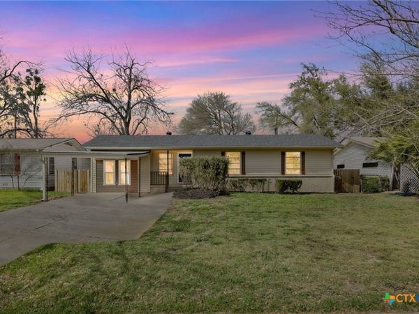 1402 Kent Street , Taylor, TX 76574