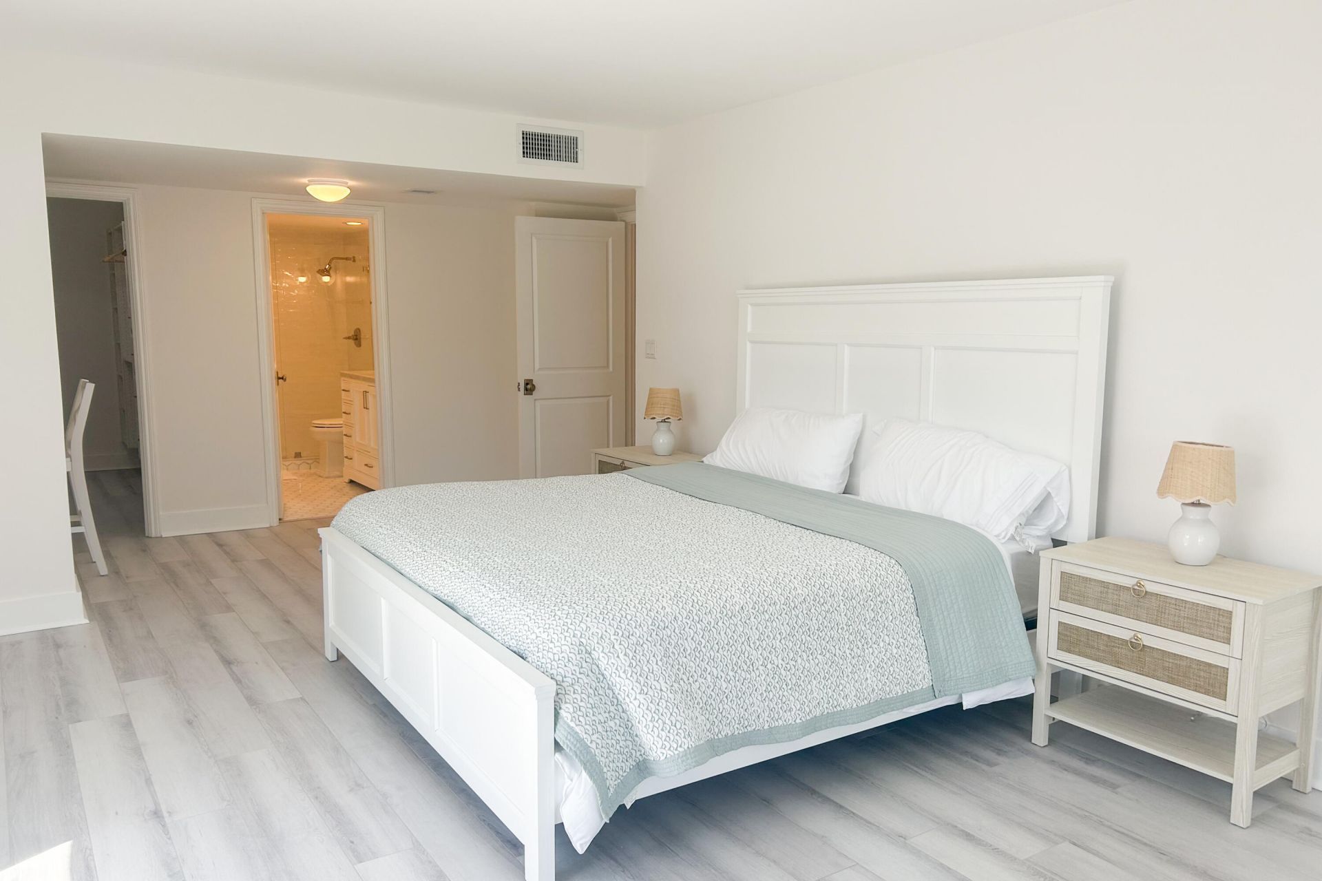 100 Worth Avenue, Unit 320, Palm Beach, FL 33480 Photo