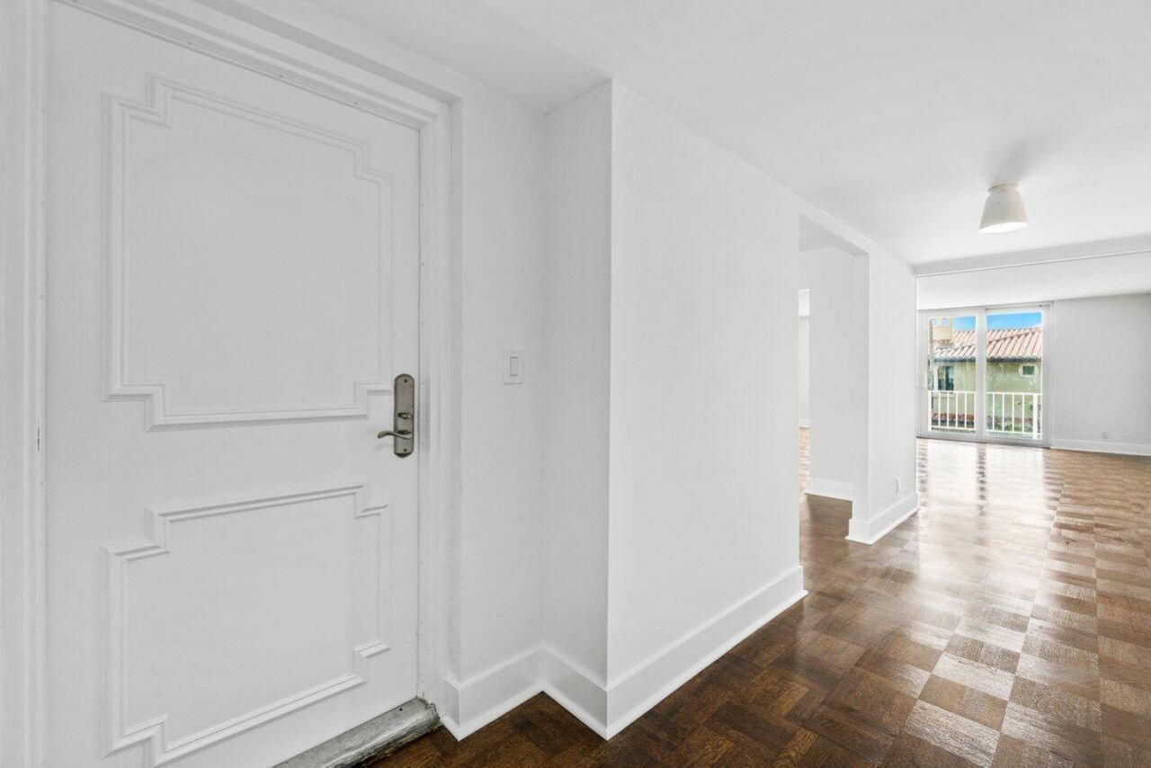 100 Worth Avenue, Unit 320, Palm Beach, FL 33480 Photo