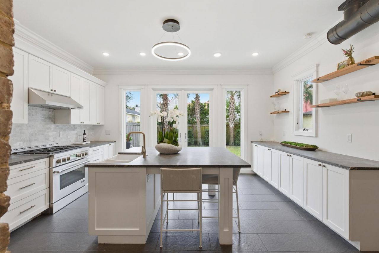 87 1/2 1/4 Warren Street Photo 13