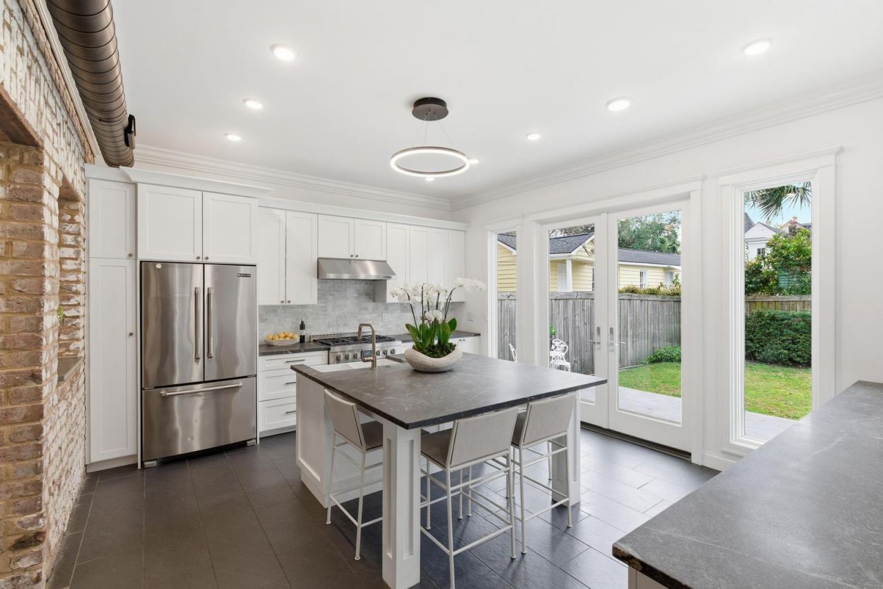 87 1/2 1/4 Warren Street Photo 14