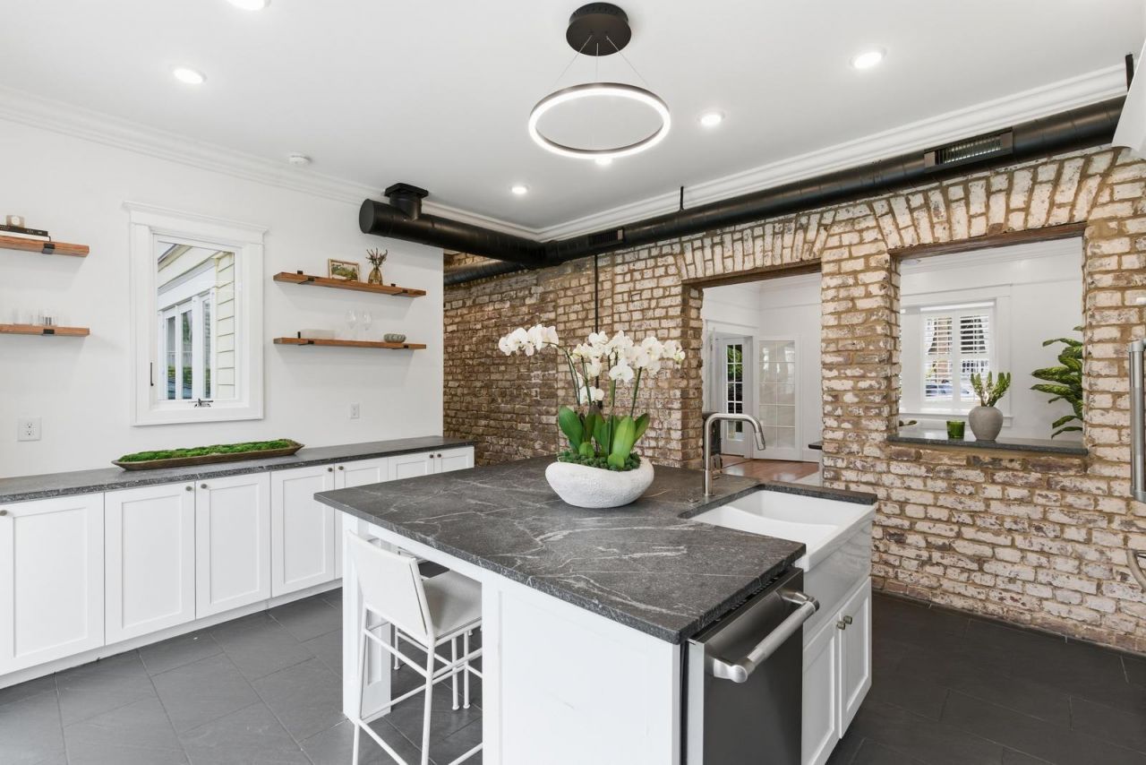 87 1/2 1/4 Warren Street Photo 16