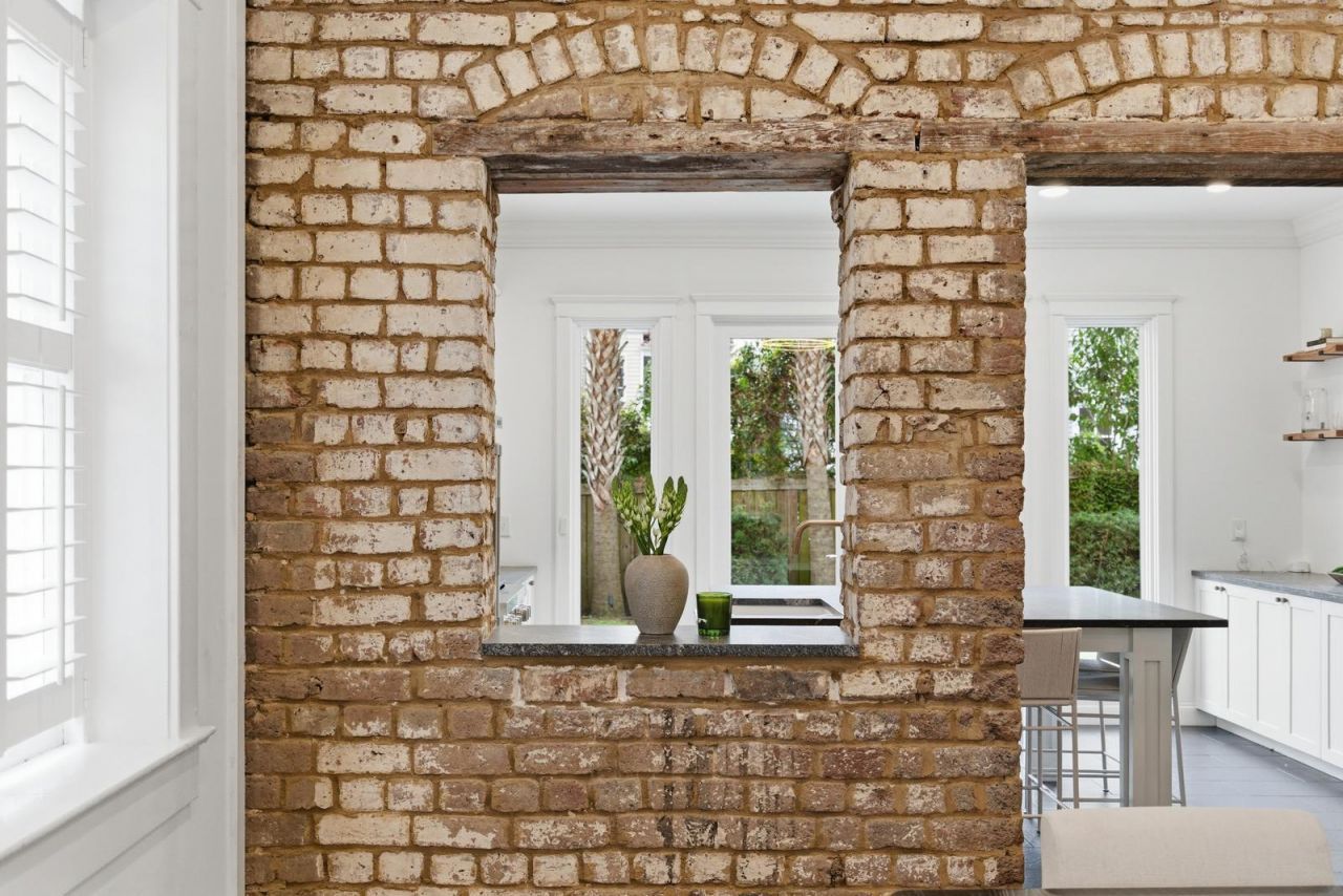 87 1/2 1/4 Warren Street Photo 17