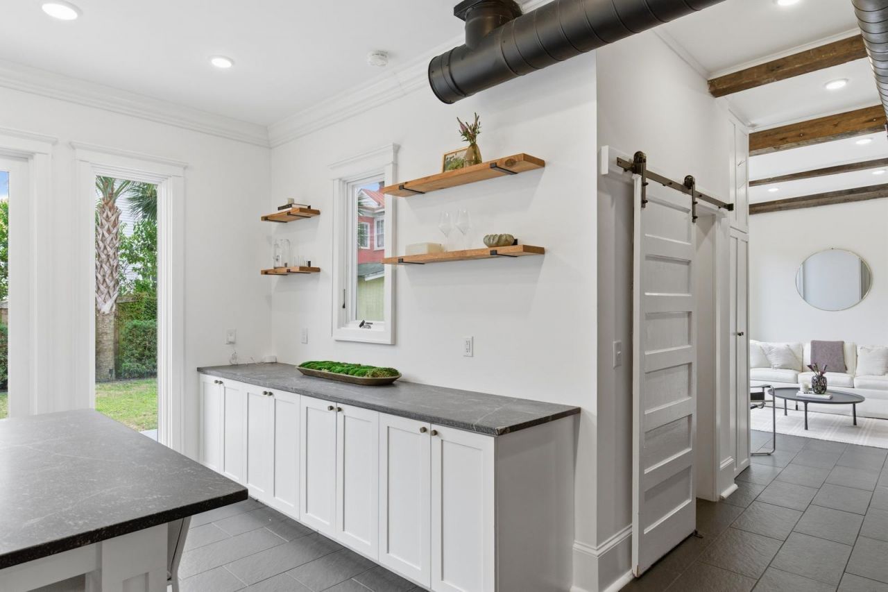 87 1/2 1/4 Warren Street Photo 18