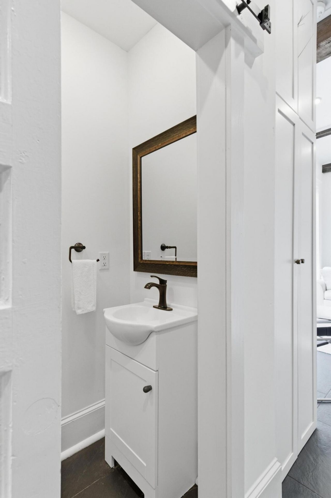 87 1/2 1/4 Warren Street Photo 20