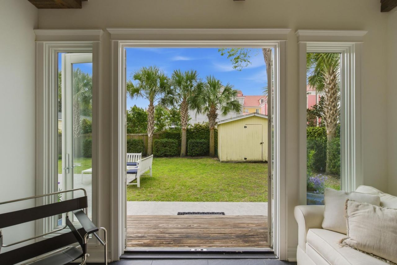 87 1/2 1/4 Warren Street Photo 26