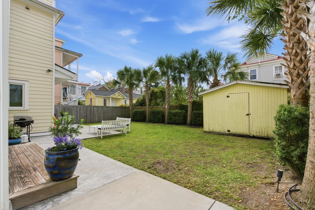 87 1/2 1/4 Warren Street Photo 28