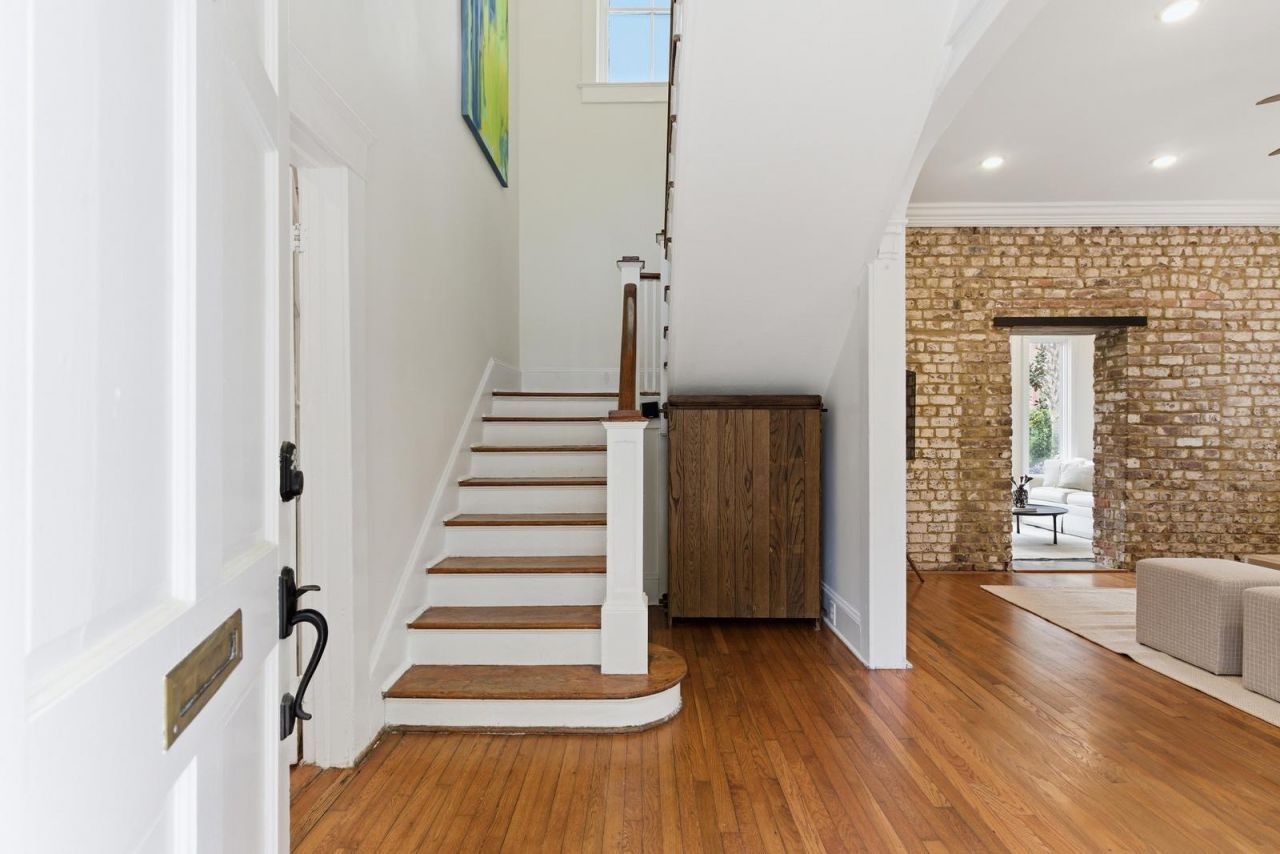 87 1/2 1/4 Warren Street Photo 3