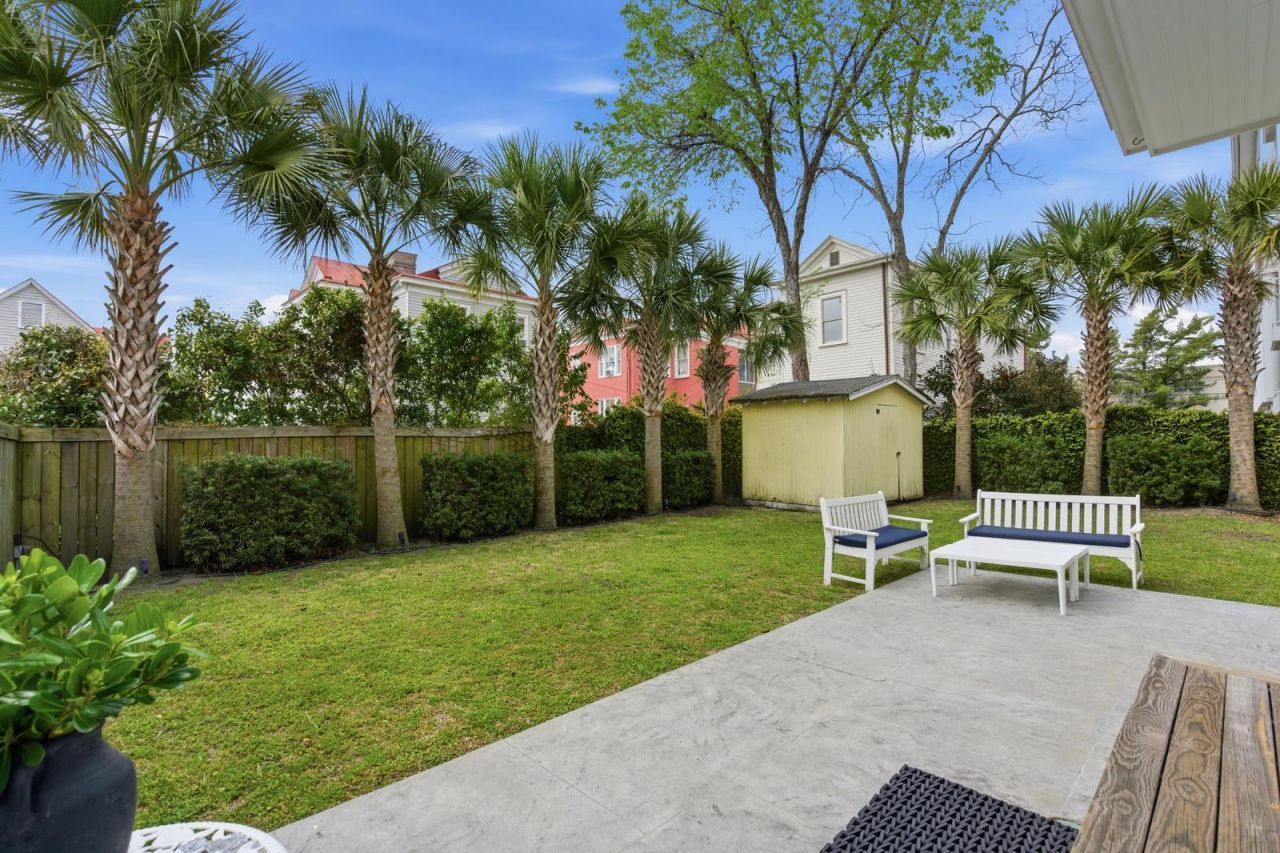 87 1/2 1/4 Warren Street Photo 30