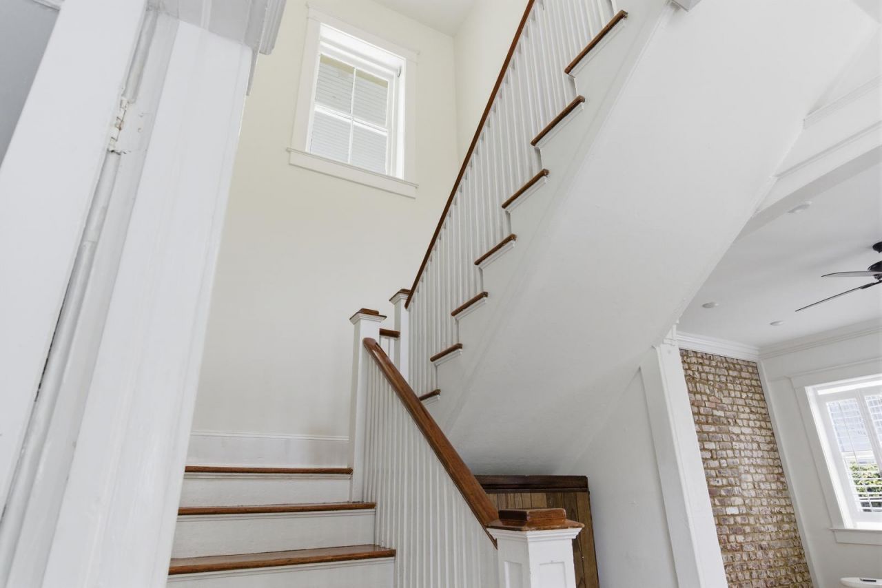 87 1/2 1/4 Warren Street Photo 32