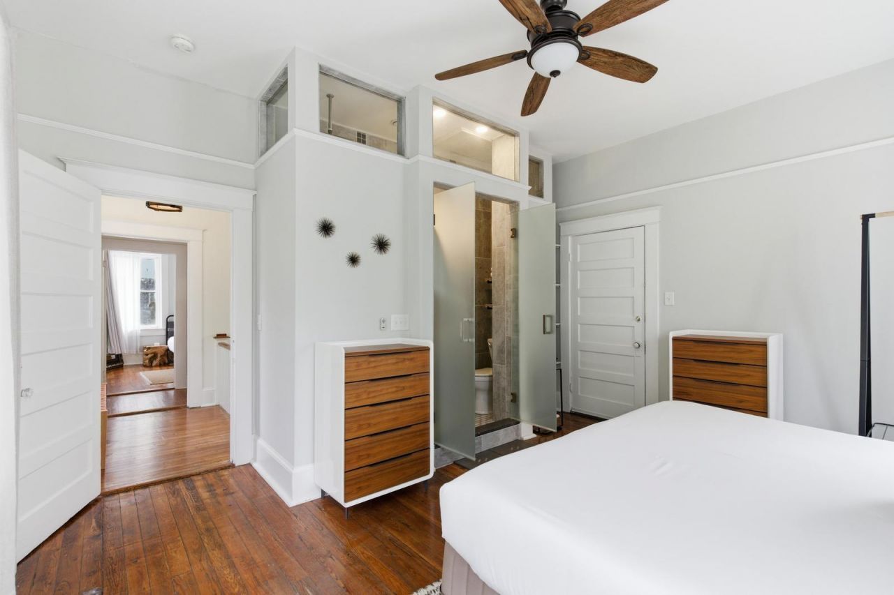 87 1/2 1/4 Warren Street Photo 36