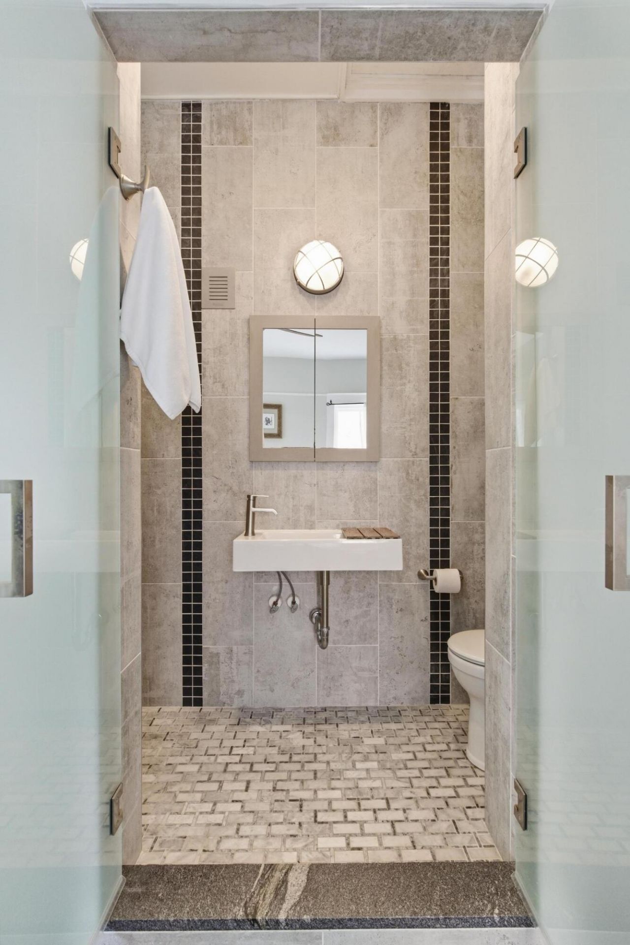 87 1/2 1/4 Warren Street Photo 37