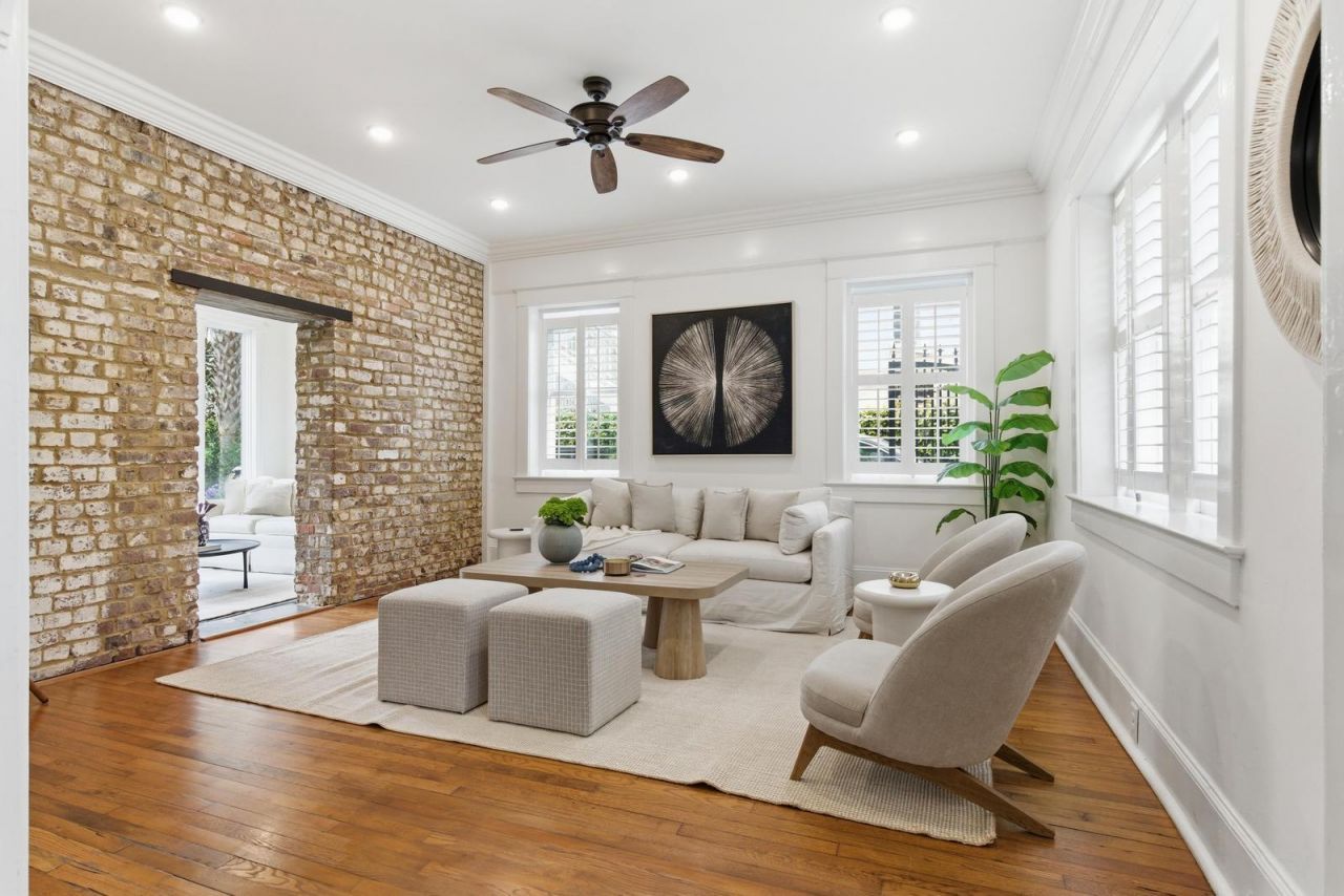 87 1/2 1/4 Warren Street Photo 4