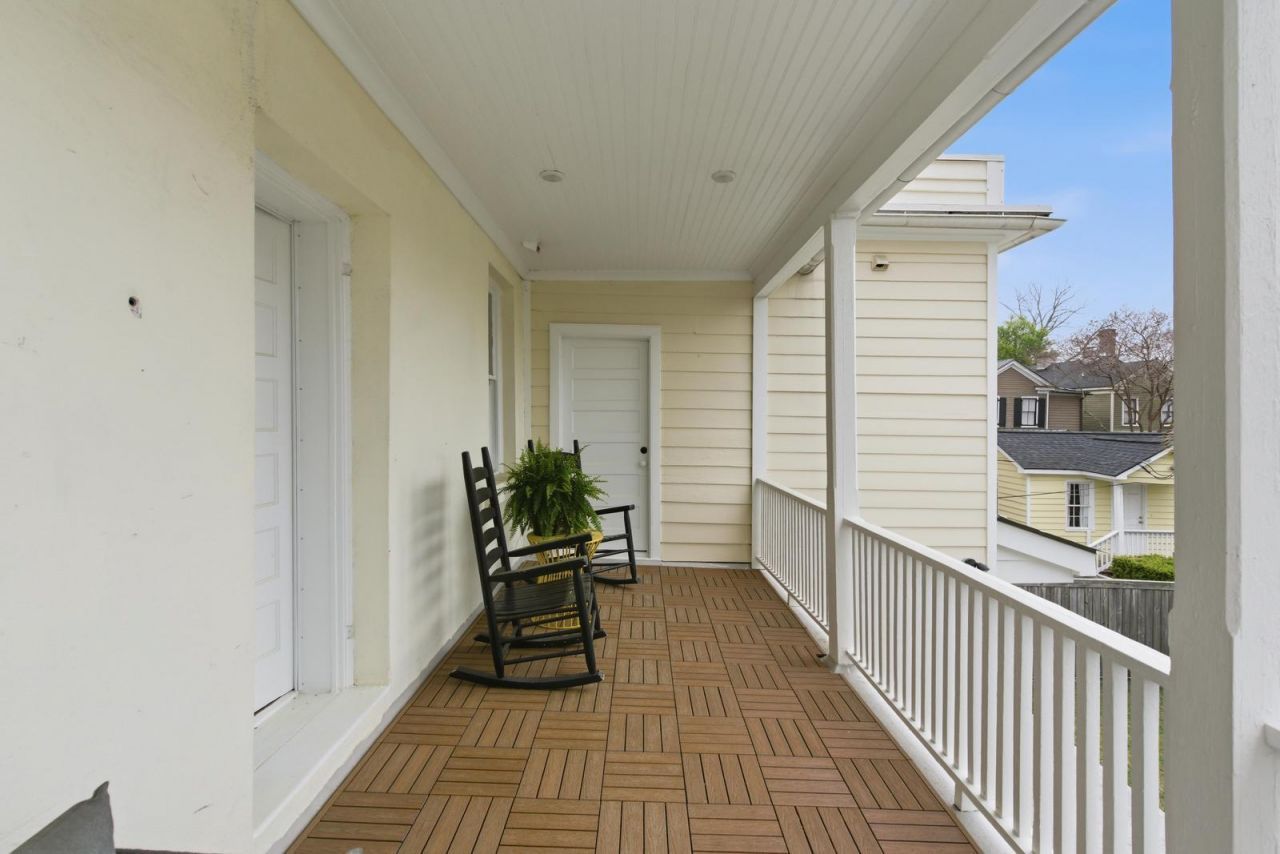 87 1/2 1/4 Warren Street Photo 40