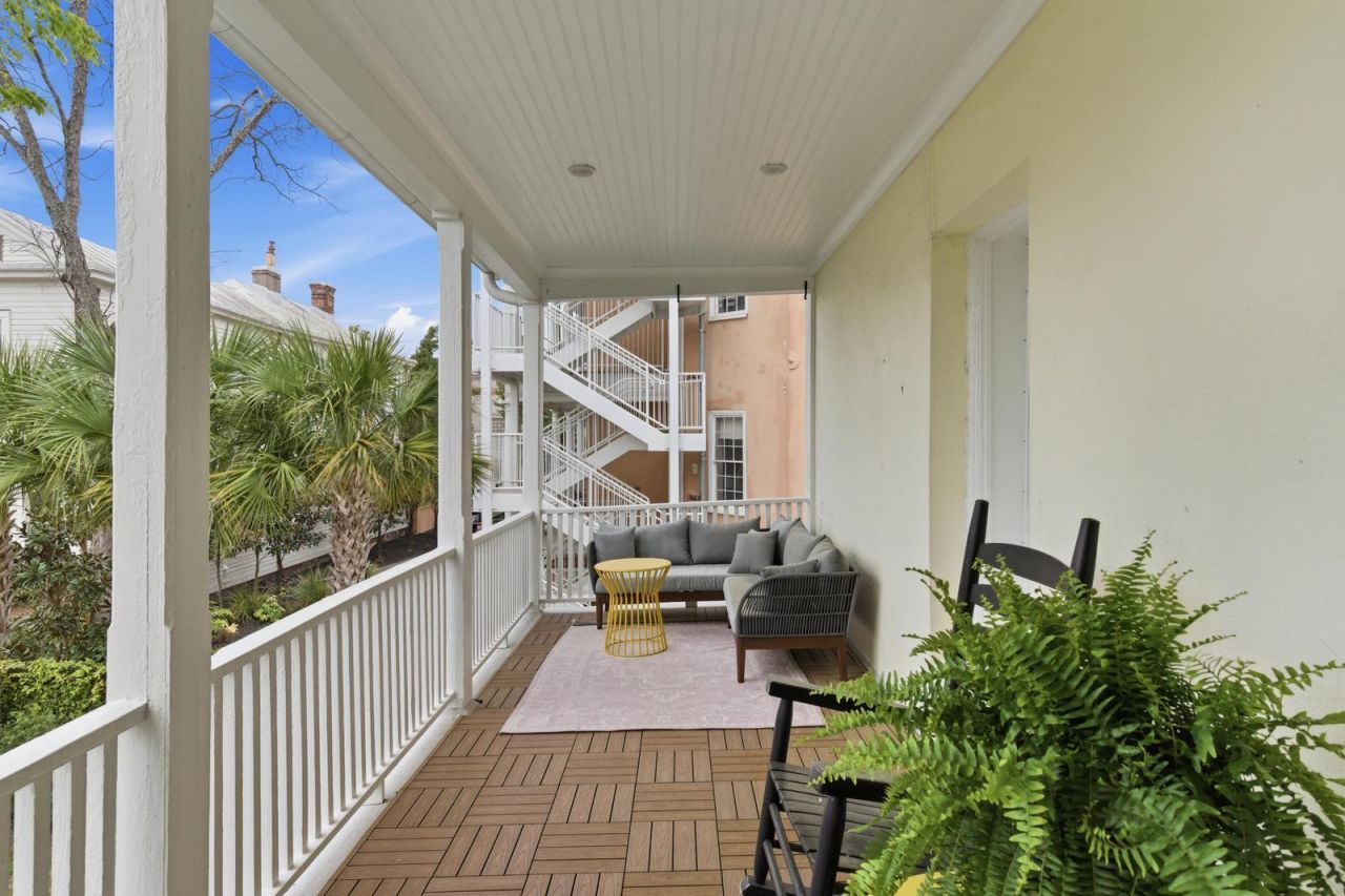 87 1/2 1/4 Warren Street Photo 41