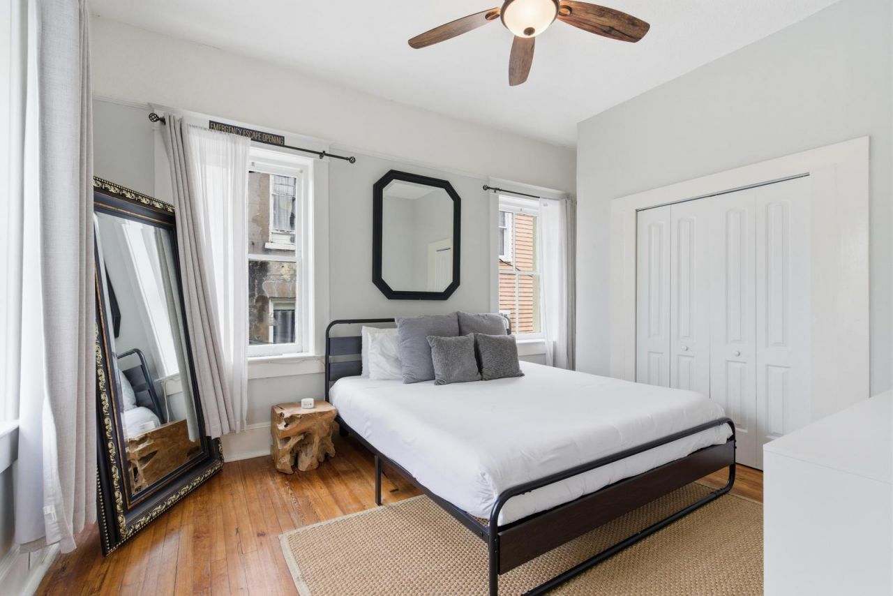 87 1/2 1/4 Warren Street Photo 44