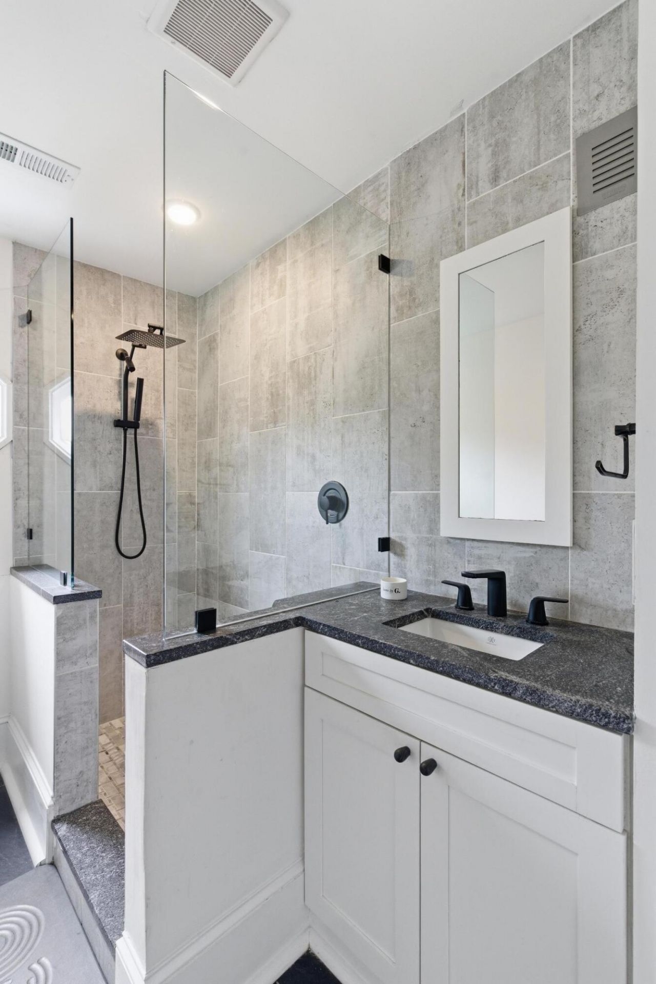 87 1/2 1/4 Warren Street Photo 46