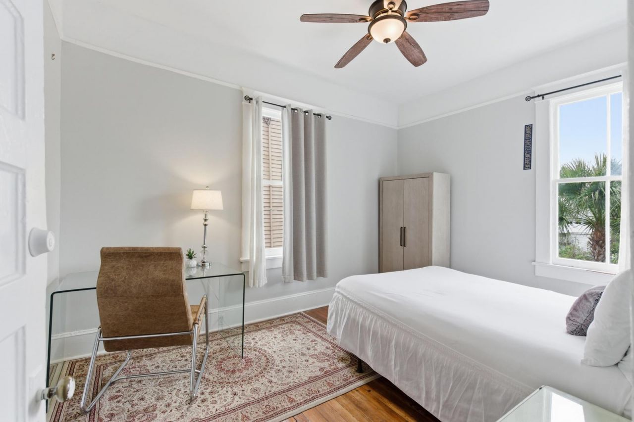 87 1/2 1/4 Warren Street Photo 48