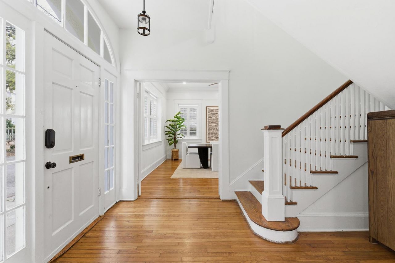 87 1/2 1/4 Warren Street Photo 5