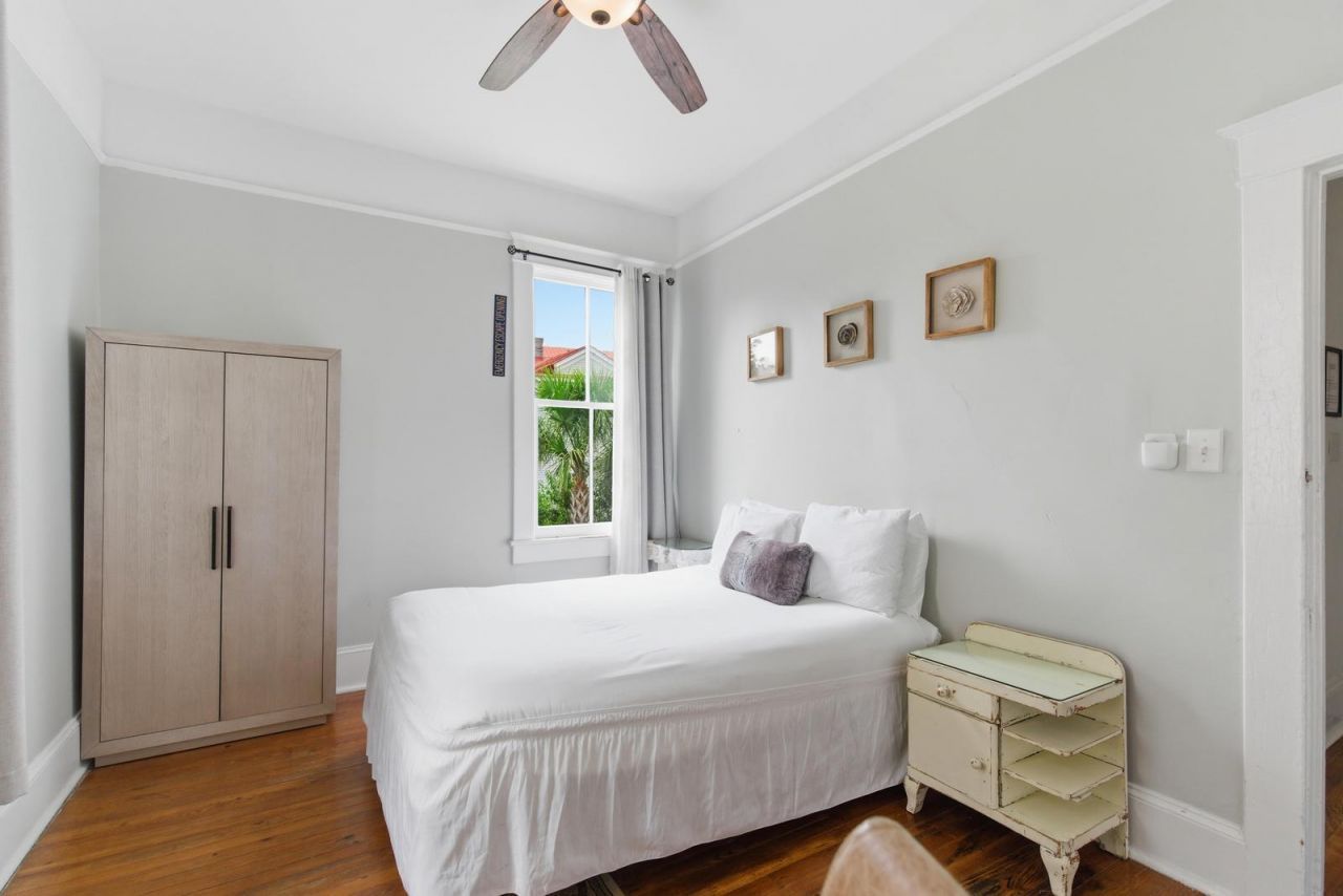 87 1/2 1/4 Warren Street Photo 50