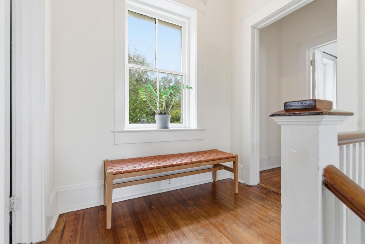 87 1/2 1/4 Warren Street Photo 53