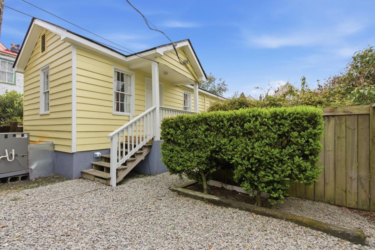 87 1/2 1/4 Warren Street Photo 58