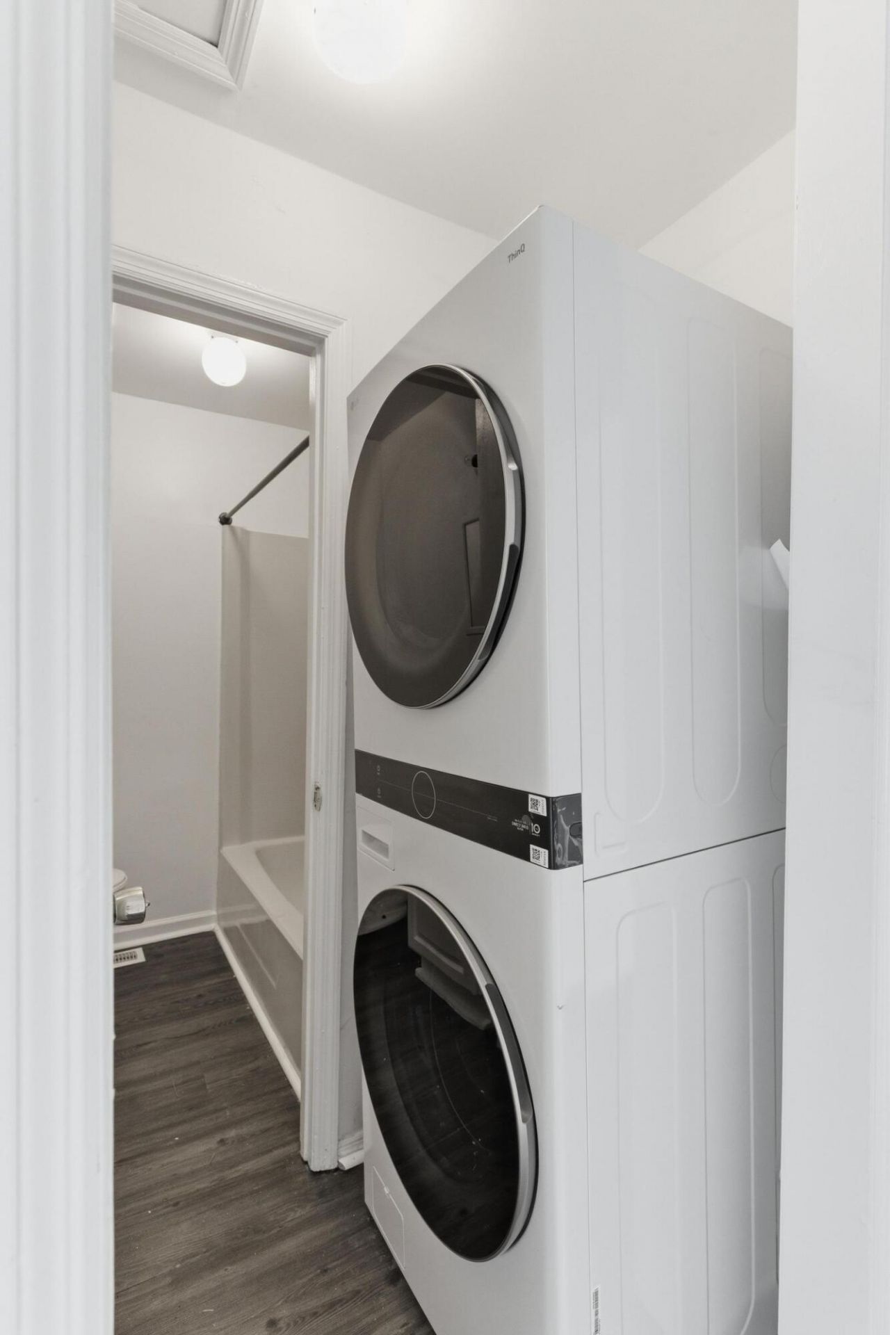 87 1/2 1/4 Warren Street Photo 64