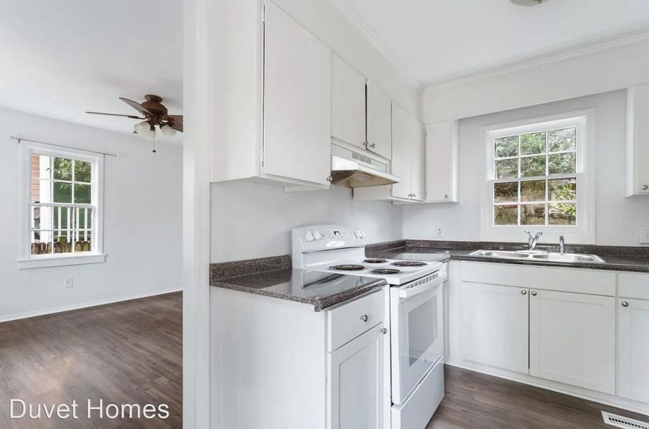 87 1/2 1/4 Warren Street Photo 66