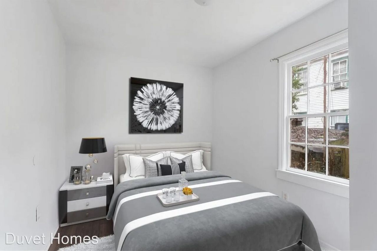 87 1/2 1/4 Warren Street Photo 67