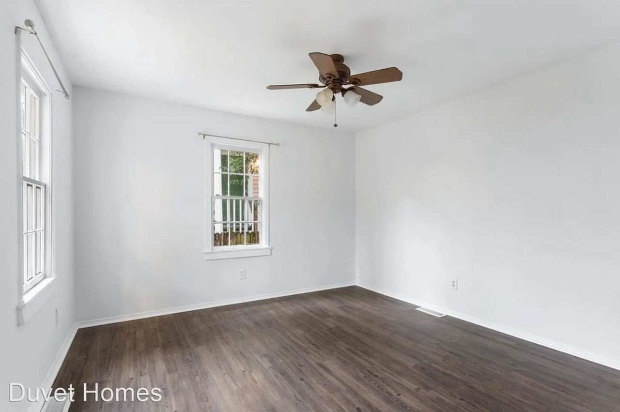 87 1/2 1/4 Warren Street Photo 70