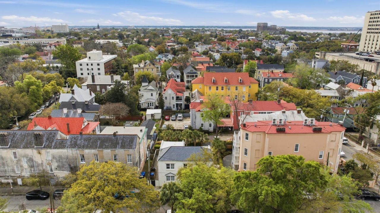 87 1/2 1/4 Warren Street Photo 75