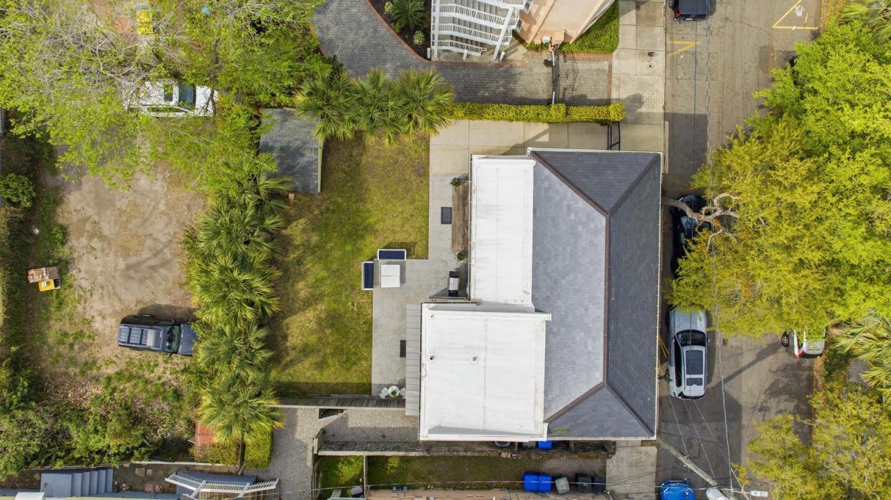 87 1/2 1/4 Warren Street Photo 77