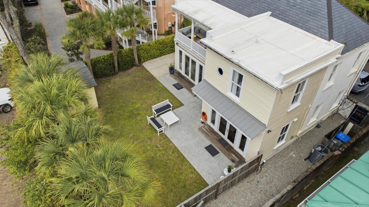 87 1/2 1/4 Warren Street Photo 81