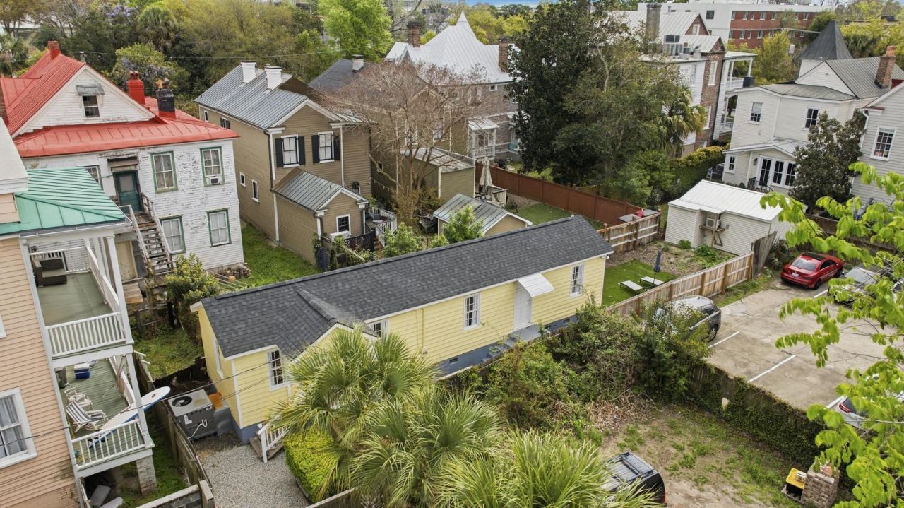 87 1/2 1/4 Warren Street Photo 82