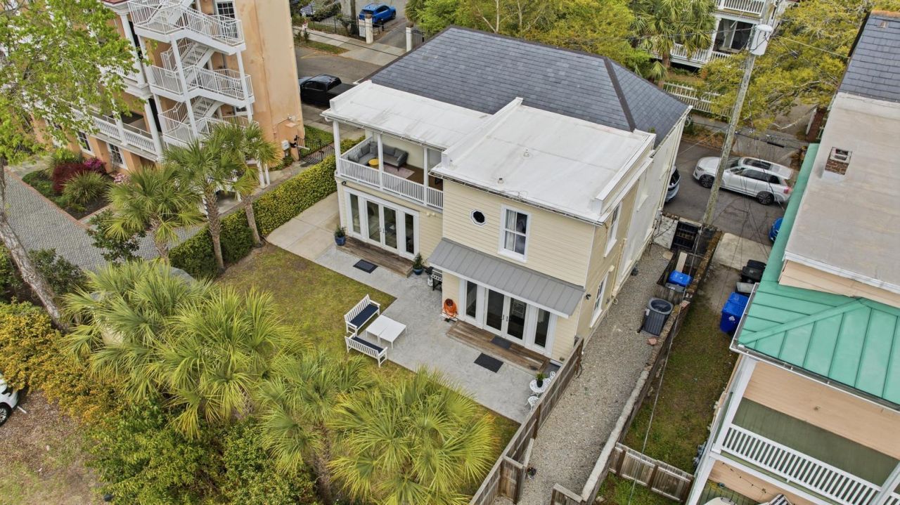 87 1/2 1/4 Warren Street Photo 83