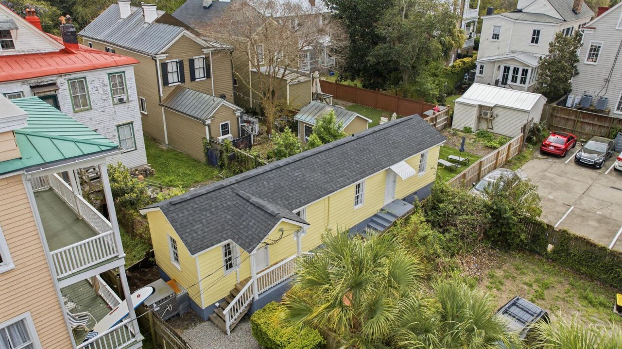 87 1/2 1/4 Warren Street Photo 86