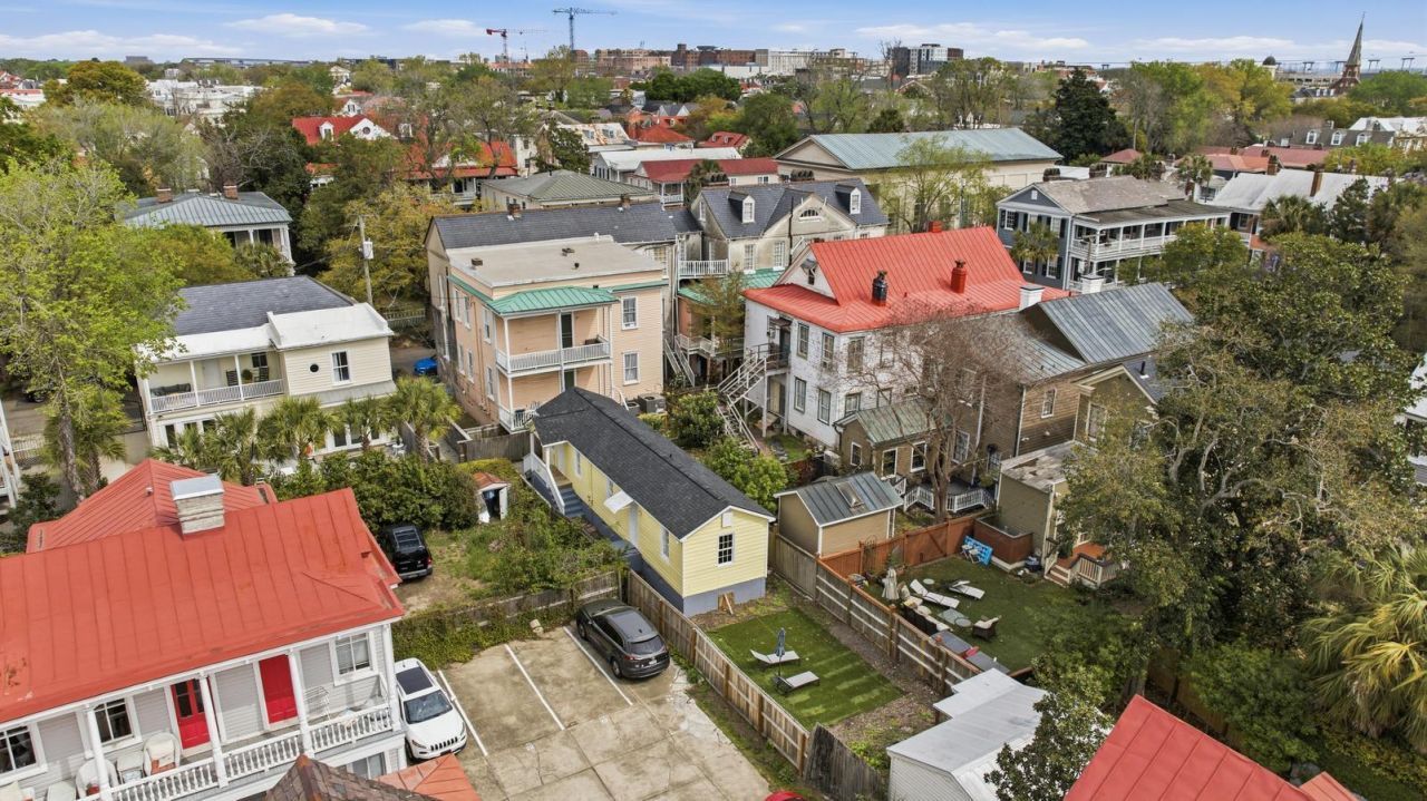 87 1/2 1/4 Warren Street Photo 89