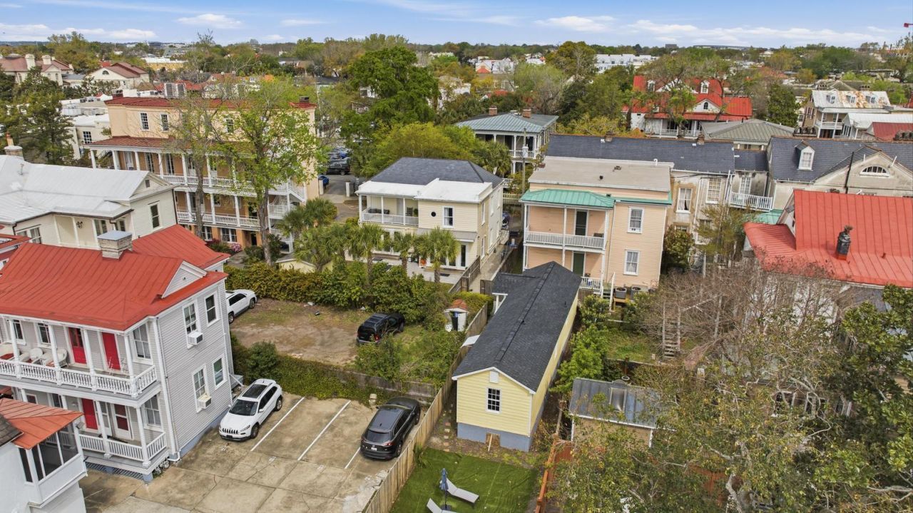 87 1/2 1/4 Warren Street Photo 90