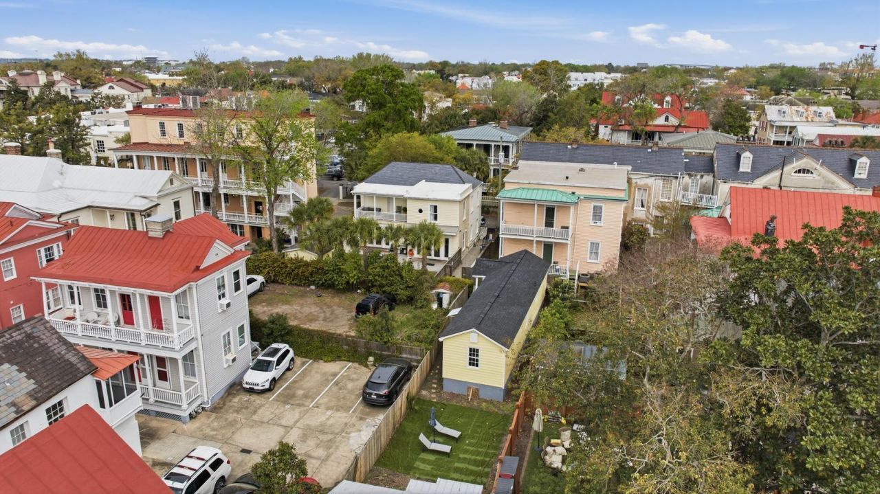 87 1/2 1/4 Warren Street Photo 93