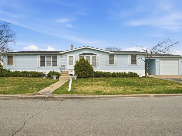 1 Swallow Lane , Beecher, IL 60401