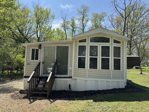 17-185 Woodhaven Lakes, Sublette, IL 61367