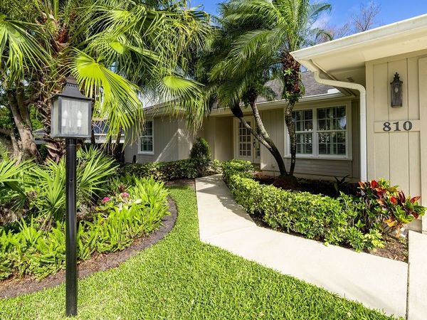 810 Fox Trail SW, Vero Beach, FL 32962