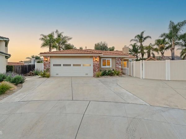 215 Apple Avenue, Ventura, CA 93004