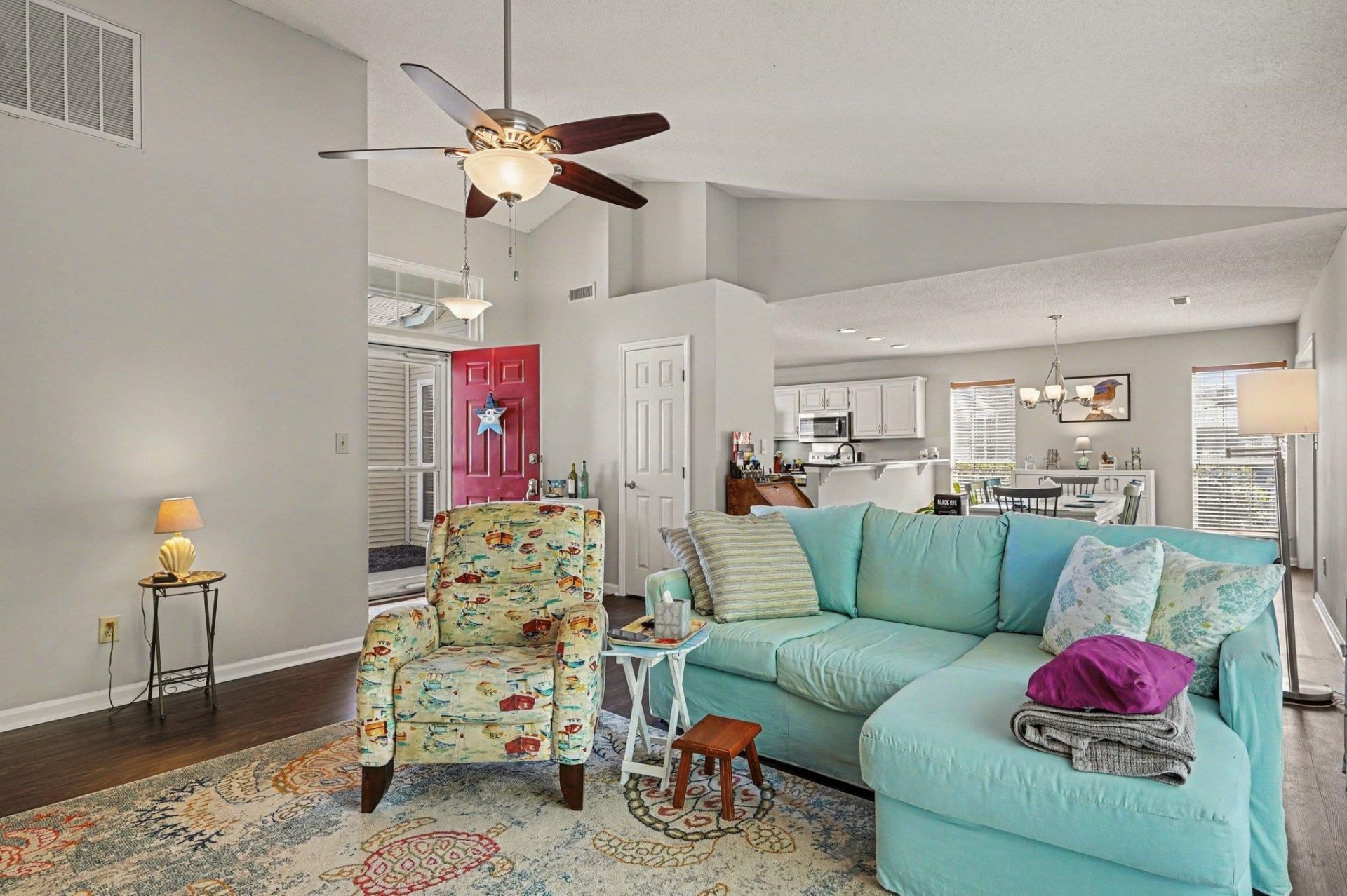 673 Bluebird Ln. Photo 5