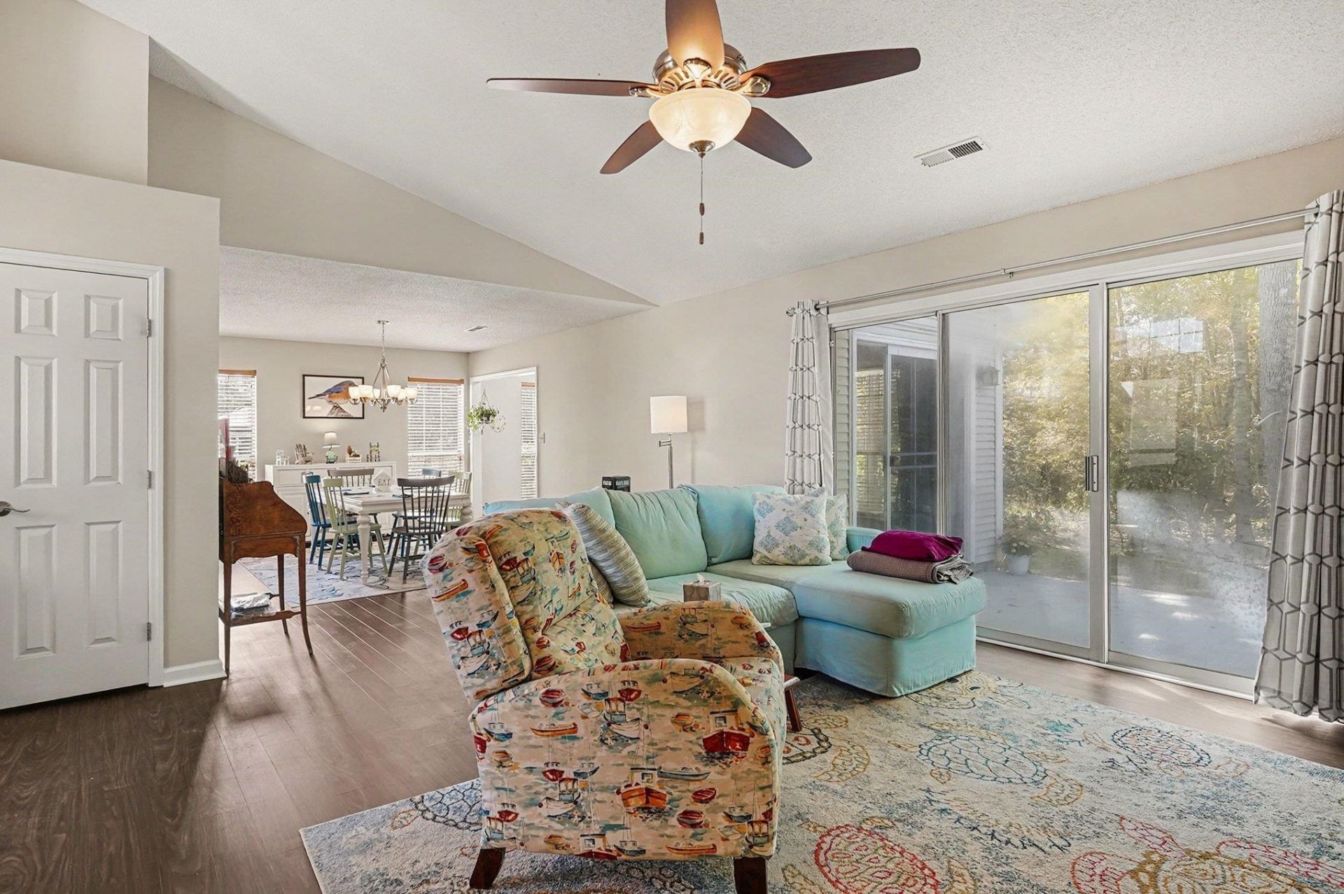 673 Bluebird Ln. Photo 6