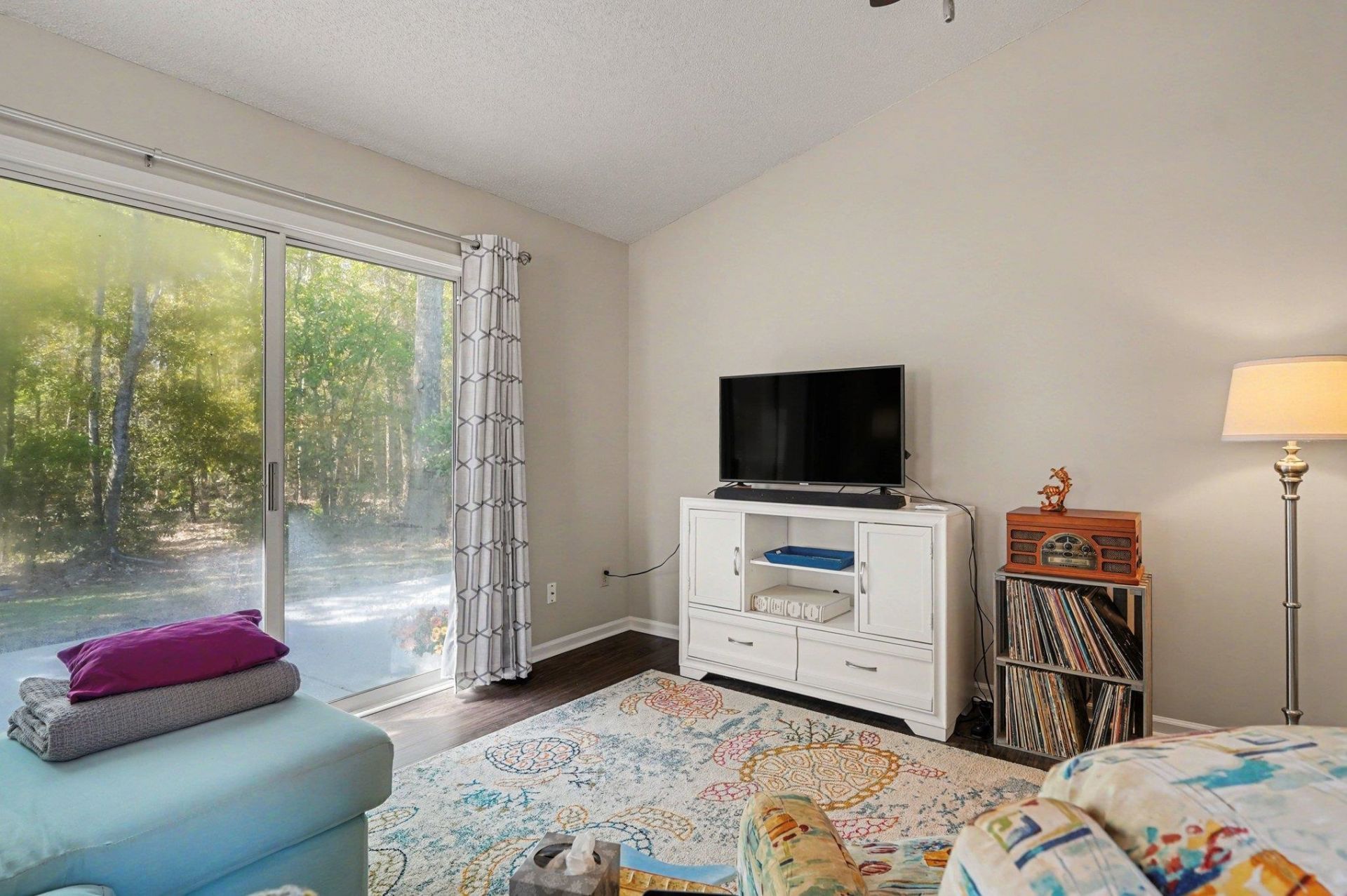 673 Bluebird Ln. Photo 7