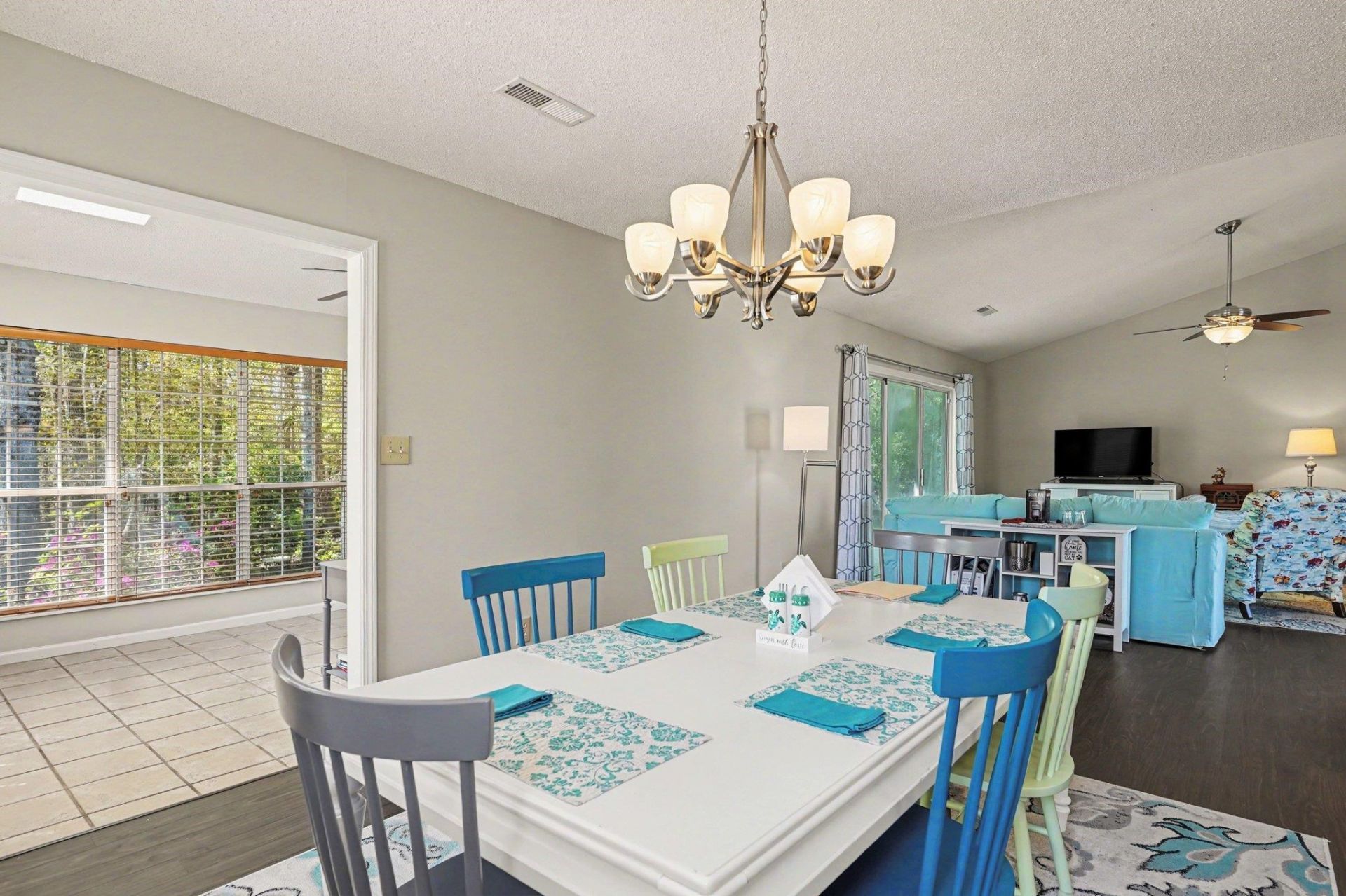 673 Bluebird Ln. Photo 9