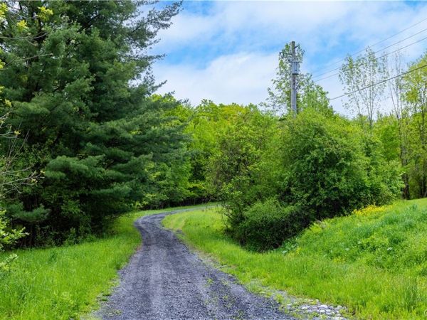 58 Cascade Drive, New Hartford, NY 13413